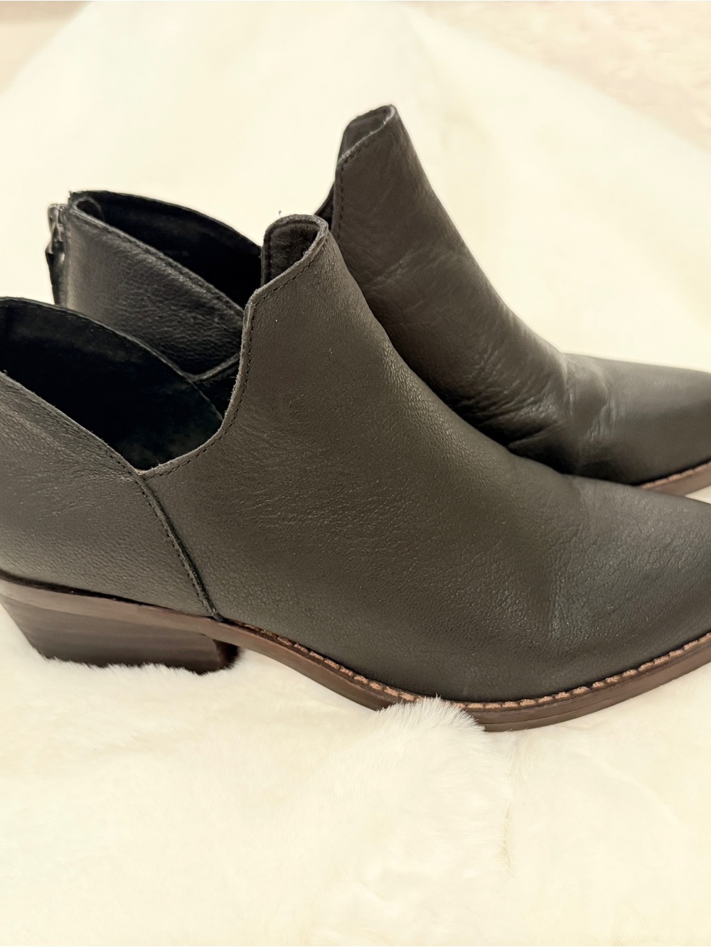LUCKY BRAND • BOOTS
Women • Size US 7.5 • Excellent condition